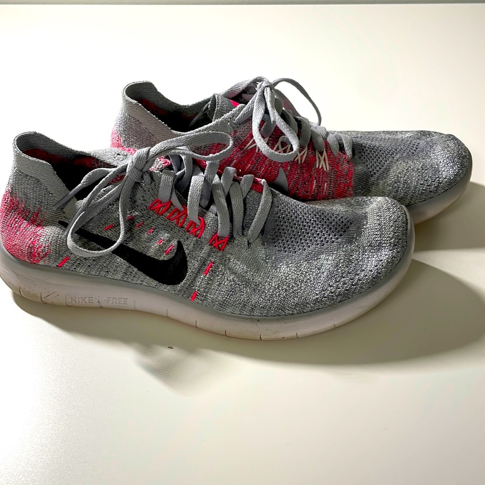 Nike Girls’ Gray/Pink Free Run 5Y